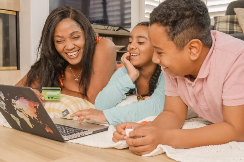entdecken sie die besten familienaktivitäten für unvergessliche gemeinsame erlebnisse. von spannenden outdoor-abenteuern bis zu kreativen workshops – hier finden sie inspirierende ideen für die ganze familie!