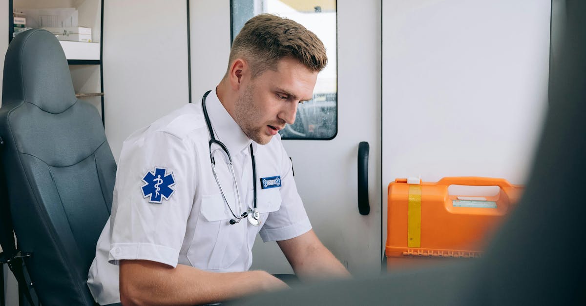 erste hilfe: lernen sie lebensrettende maßnahmen und erste-hilfe-techniken, um in notfällen richtig reagieren zu können. diese anleitung gibt ihnen wichtige informationen und tipps zur schnellen und effektiven hilfe.