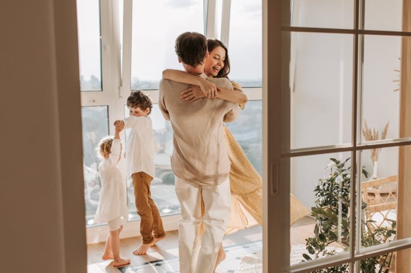 entdecken sie die geheimnisse der familiären harmonie. erfahren sie, wie sie beziehungen stärken, konflikte lösen und eine liebevolle umgebung schaffen können, in der alle familienmitglieder gedeihen.