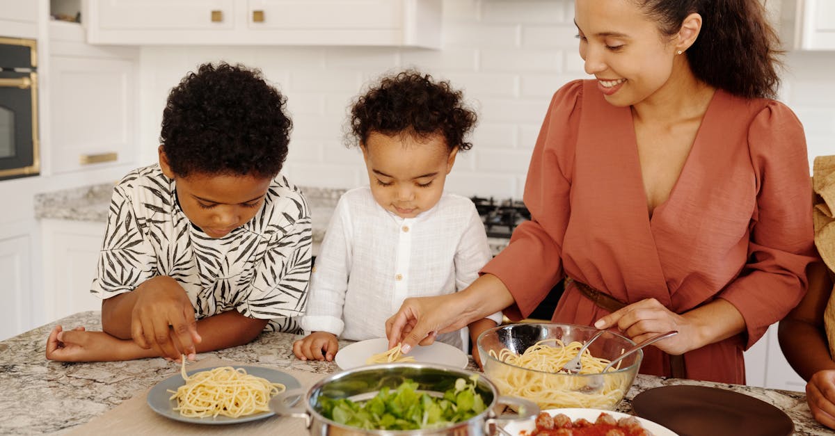 bereiten sie ihr geschwisterkind auf die ankunft des neuen familienmitglieds vor. entdecken sie hilfreiche tipps und strategien, um diese übergangszeit für alle zu erleichtern und eine positive bindung zwischen geschwistern zu fördern.