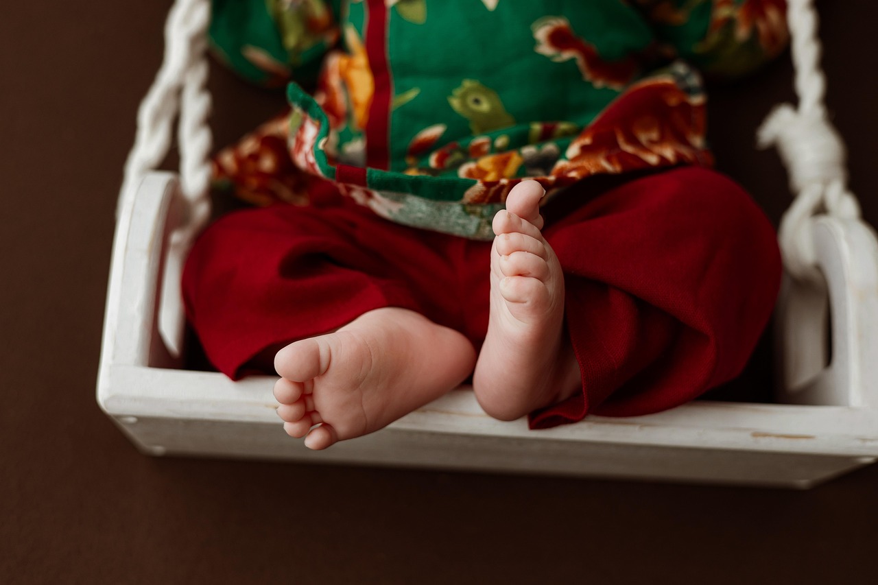 entdecken sie bezaubernde neugeborenen-fotografie und liebevolle tipps zur babypflege f&uuml;r einen perfekten start ins leben.